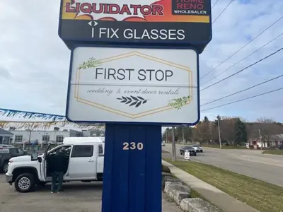 Pylon Signs Photo